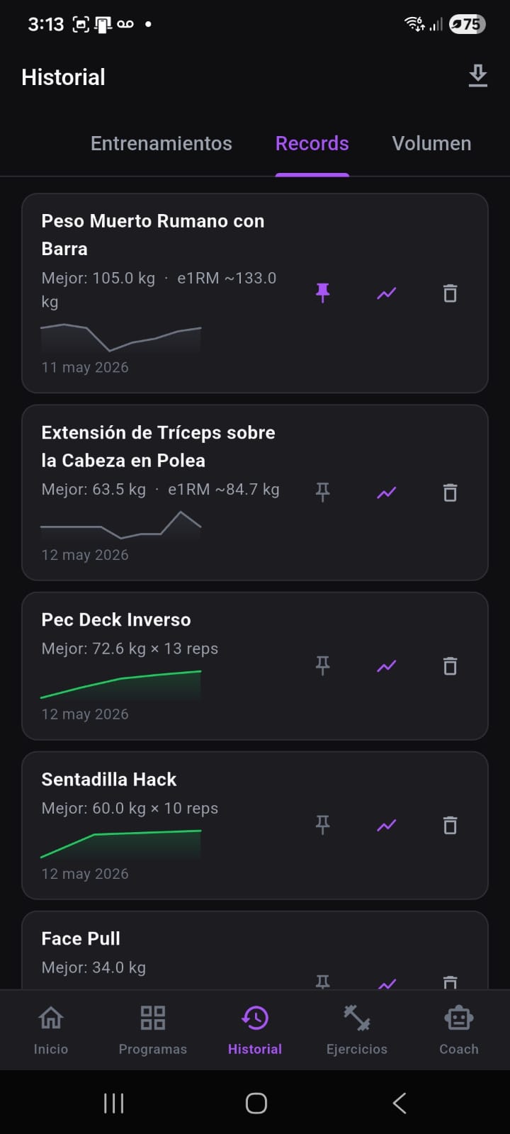 Pantalla de récords personales de Kallpa mostrando gráficos de progreso de 1RM estimado y tendencias de fuerza